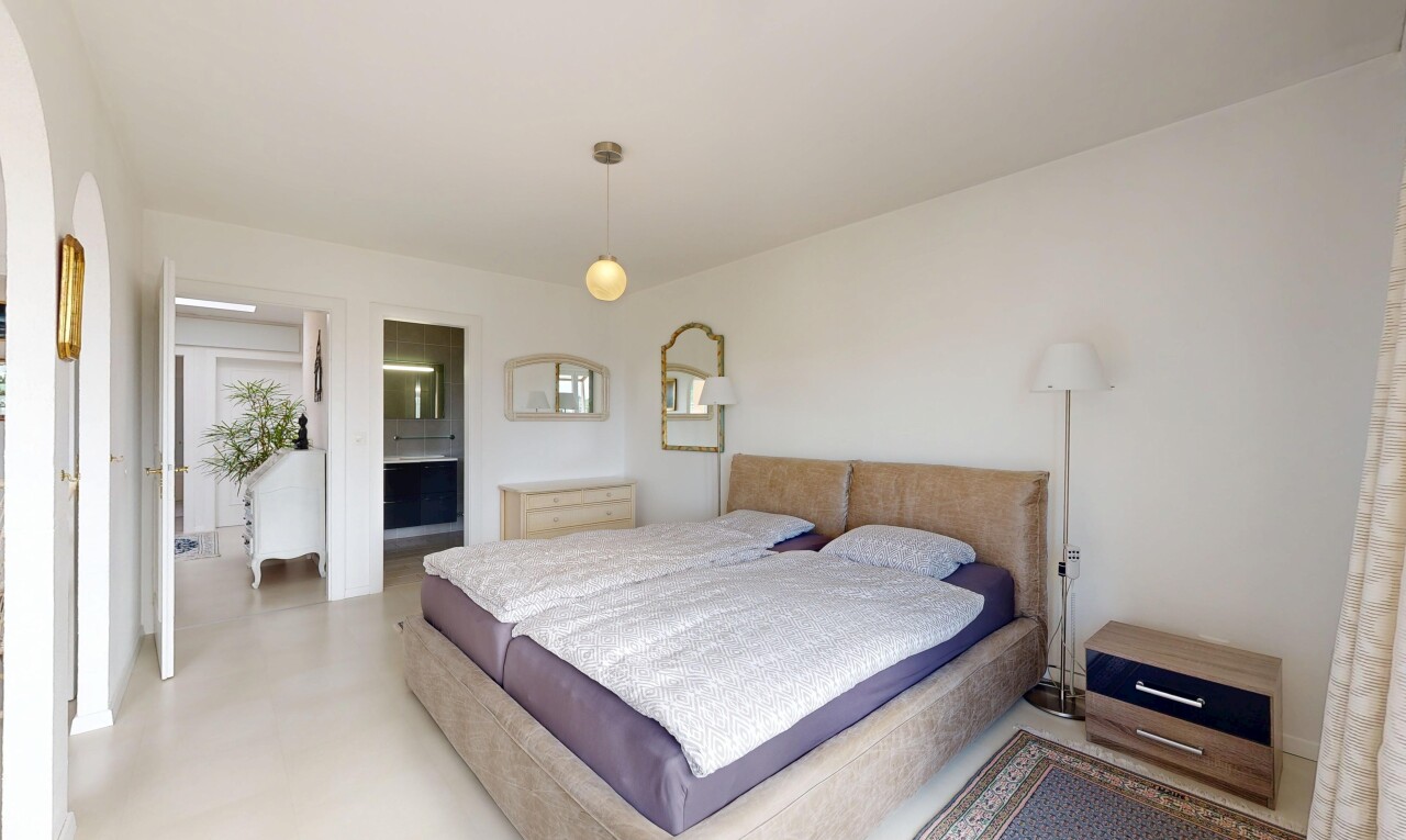 room / bedroom featuring ensuite bathroom