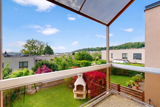 balcon avec from property et day time