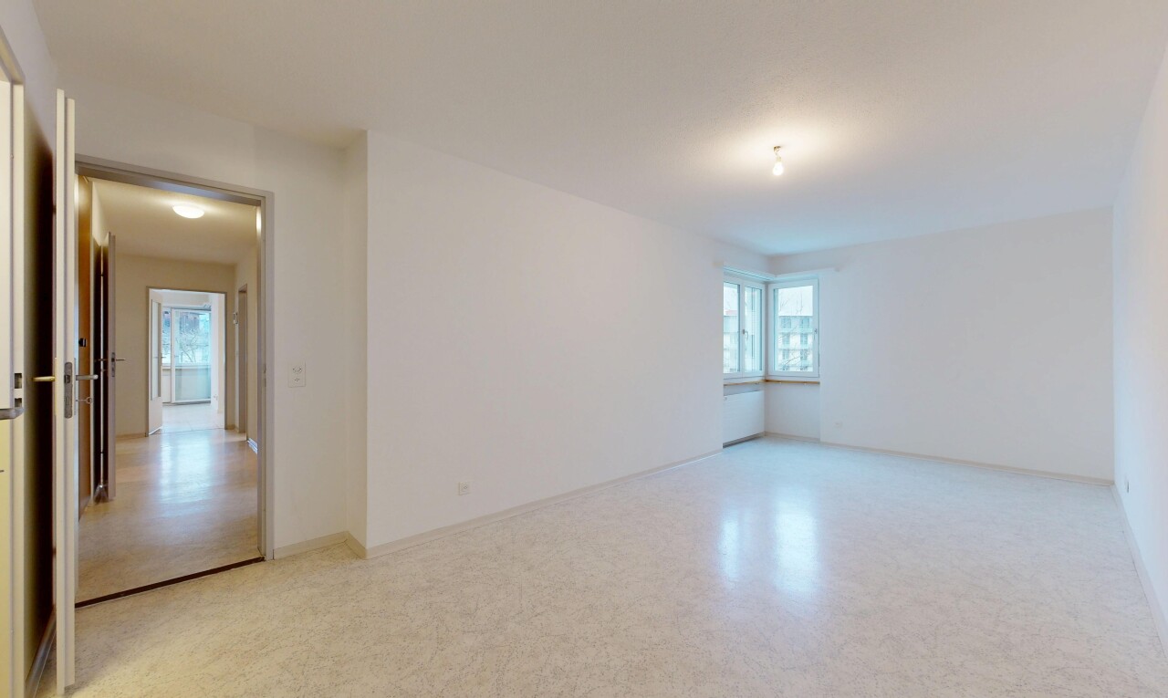 pièce vide avec cloison sèche, drywall, inside property, lumière naturelle, et natural light