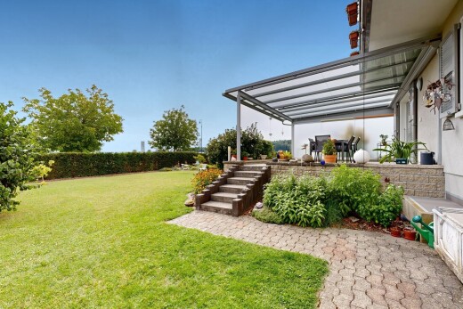 jardin avec from property, pelouse, day time, et terrasse