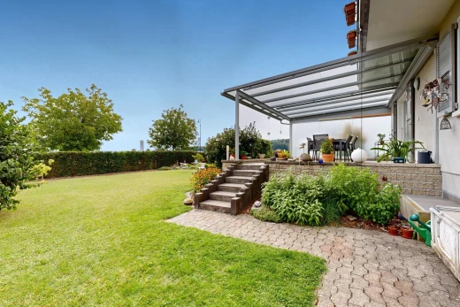 jardin avec from property, pelouse, day time, et terrasse