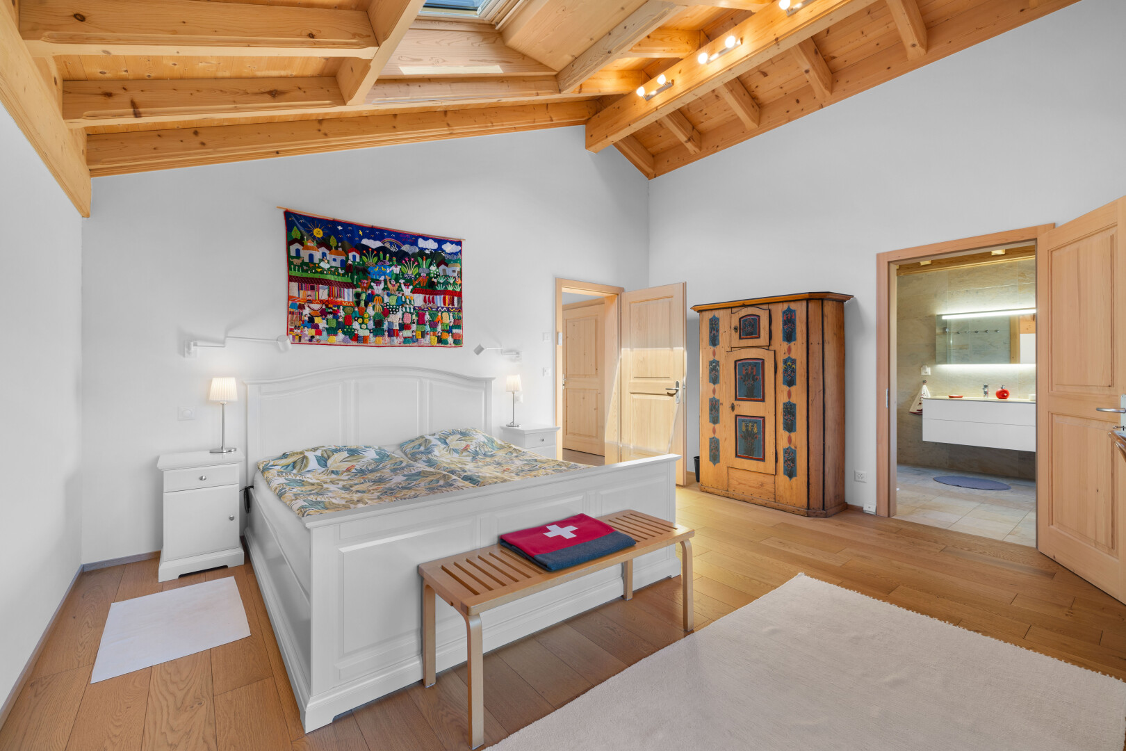 chambre avec sol en finition bois, wood finish floor, cloison sèche, drywall, et inside property