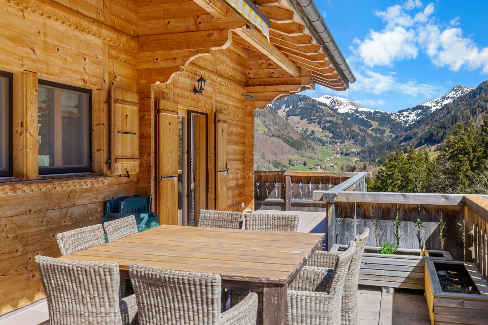 terrasse avec from property, coin repas extérieur, day time, mountain view, et vue sur la montagne
