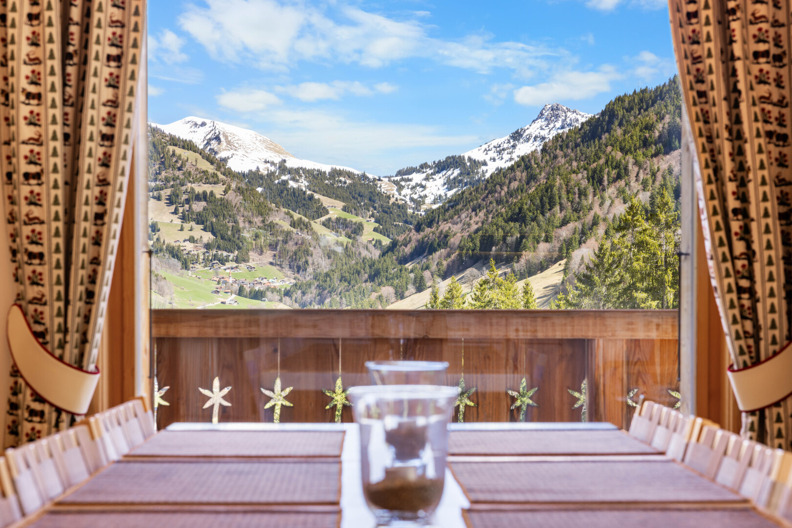 terrasse avec day time, mountain view, vue sur la montagne, et from property