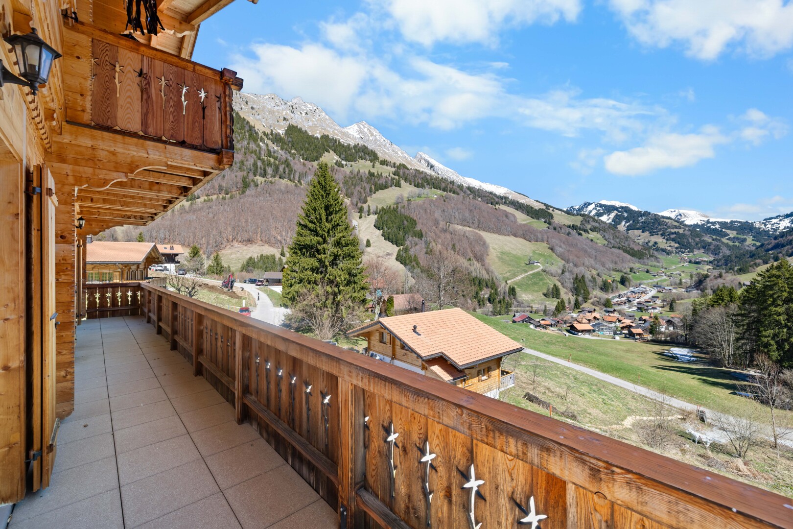 balcon avec balcon, mountain view, vue sur la montagne, from property, et day time