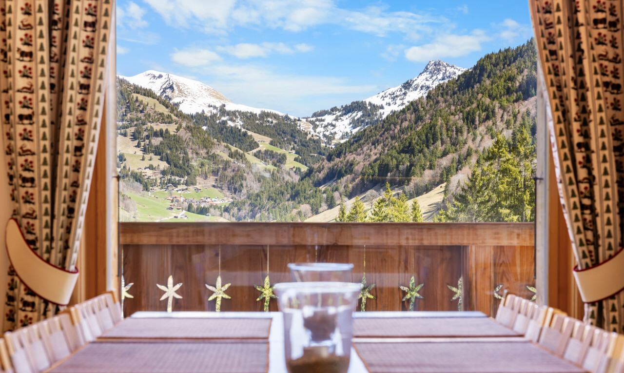 terrasse avec day time, mountain view, vue sur la montagne, et from property