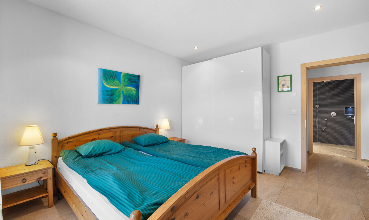 chambre avec inside property, drywall, cloison sèche, recessed lighting, et éclairage encastré