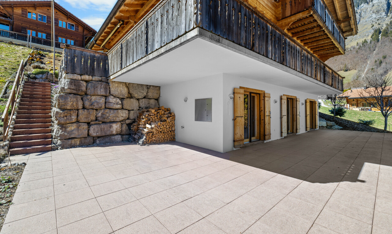 terrasse avec escaliers, day time, from property, balcon, et garage intégré