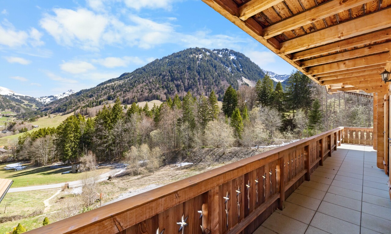 balcon avec from property, vue sur la montagne, mountain view, et day time