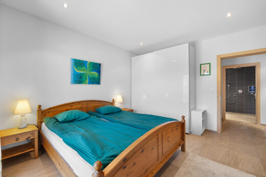 chambre avec inside property, drywall, cloison sèche, recessed lighting, et éclairage encastré