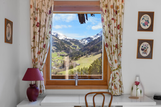 détails avec inside property, drywall, cloison sèche, day time, et mountain view