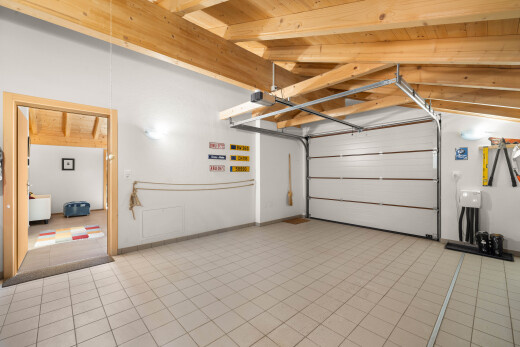 parking avec inside property