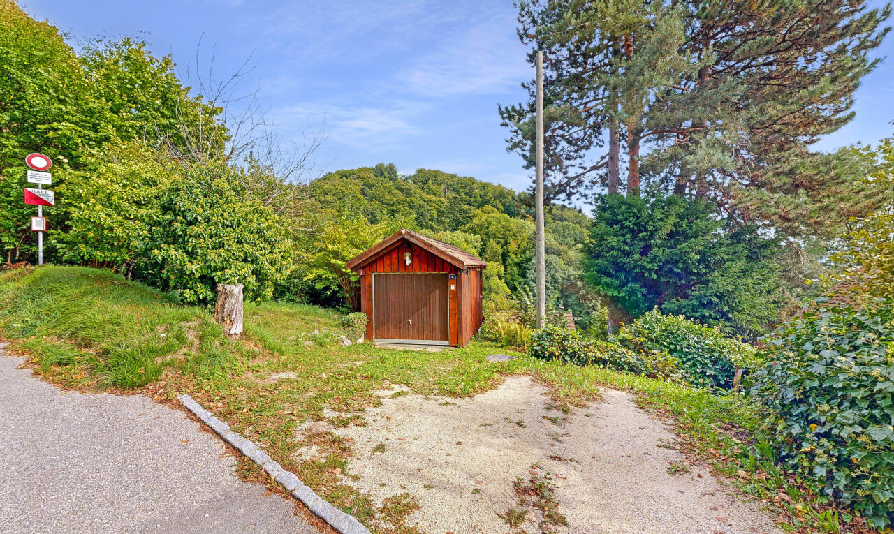 façade avec structure extérieure, day time, vue sur la forêt, forest view, et abri