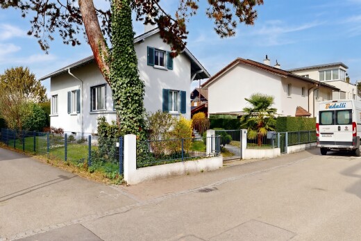 außenansicht mit day time, zaun, stuckverkleidung, und tor