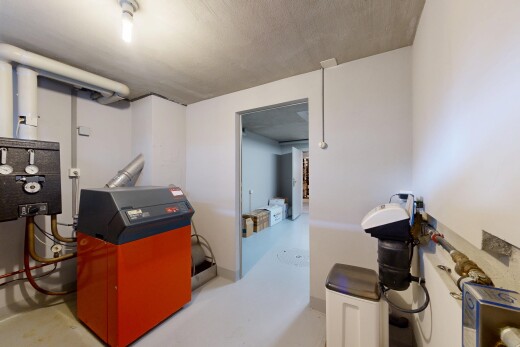 espace intérieur avec inside property, cloison sèche, drywall, sol en béton, et concrete floor