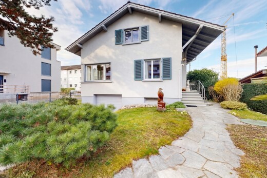 außenansicht mit stuckverkleidung, property visible, day time, und eingebaute garage