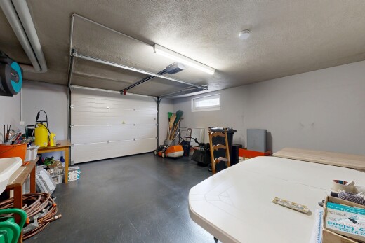 parking avec inside property