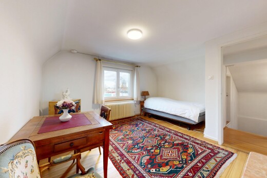 zimmer / schlafzimmer mit kühler, inside property, vaulted ceiling, dachschräge, und zusätzliches zimmer