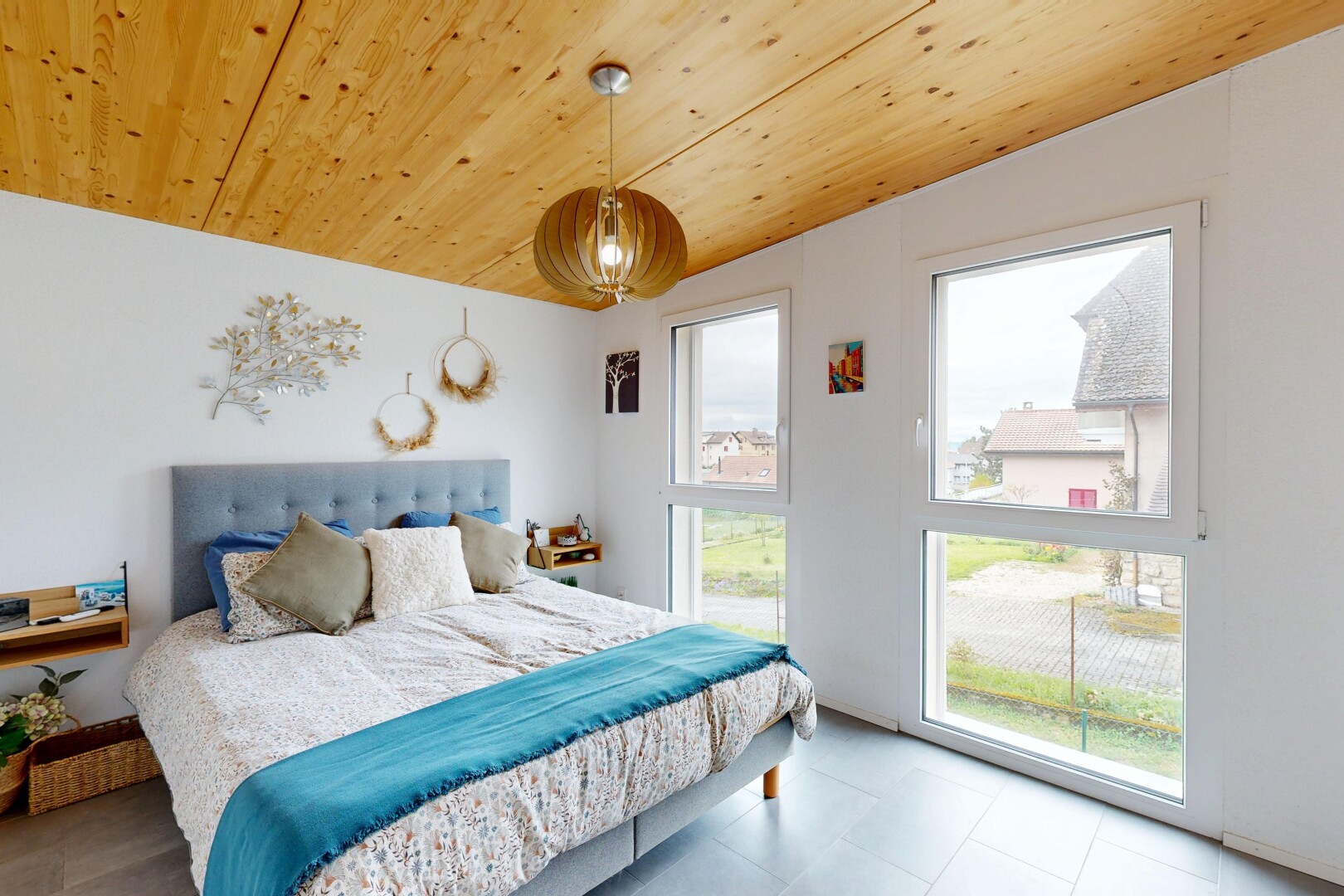 chambre avec cloison sèche, drywall, inside property, lumière naturelle, et natural light