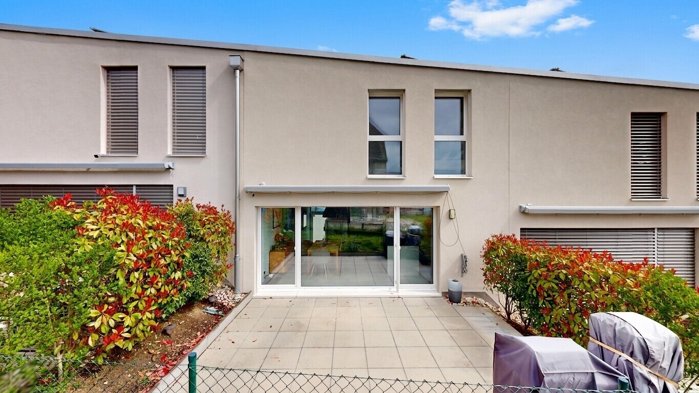 terrasse avec property visible, terrasse, et day time