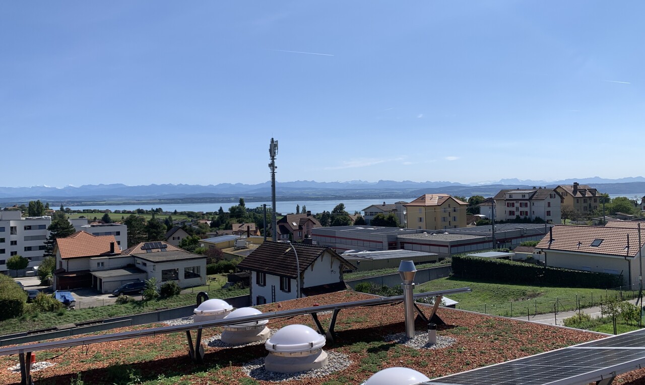 extérieur du bâtiment avec mountain view, vue sur la montagne, day time, residential view, et vue résidentielle