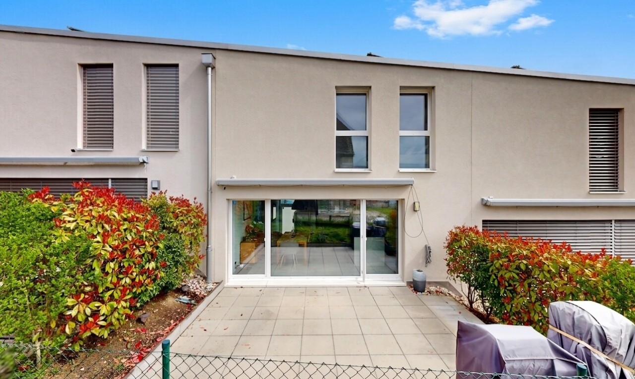 terrasse avec property visible, terrasse, et day time