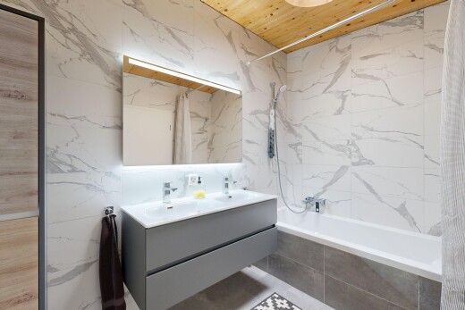 salle de bains avec double vasque, salle de bain complète, douche-bain combinés, inside property, et marble wall