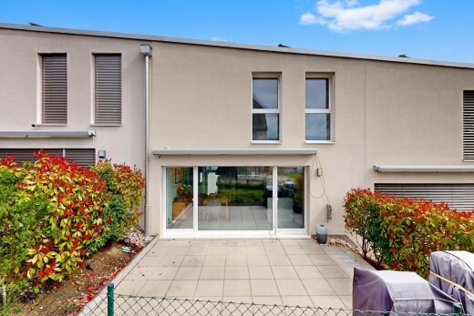 terrasse avec property visible, terrasse, et day time