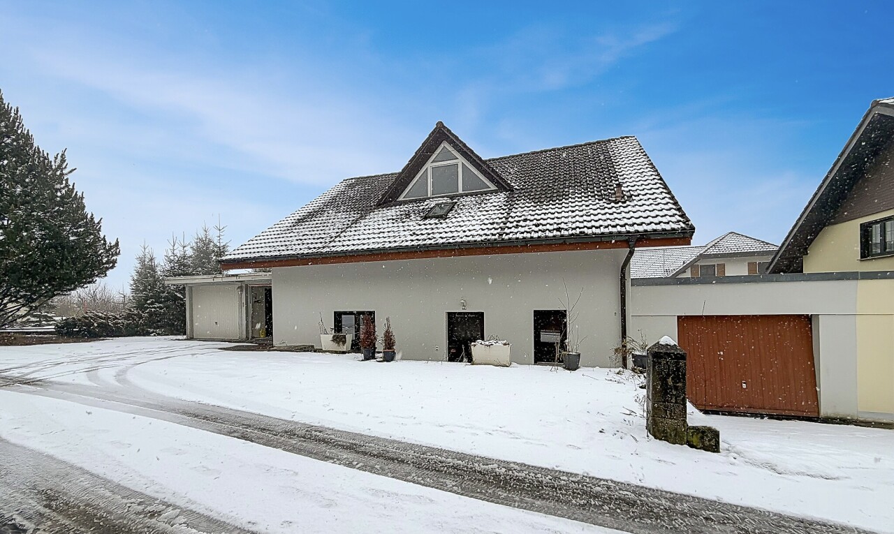 façade avec property visible, day time, et bardage en stuc