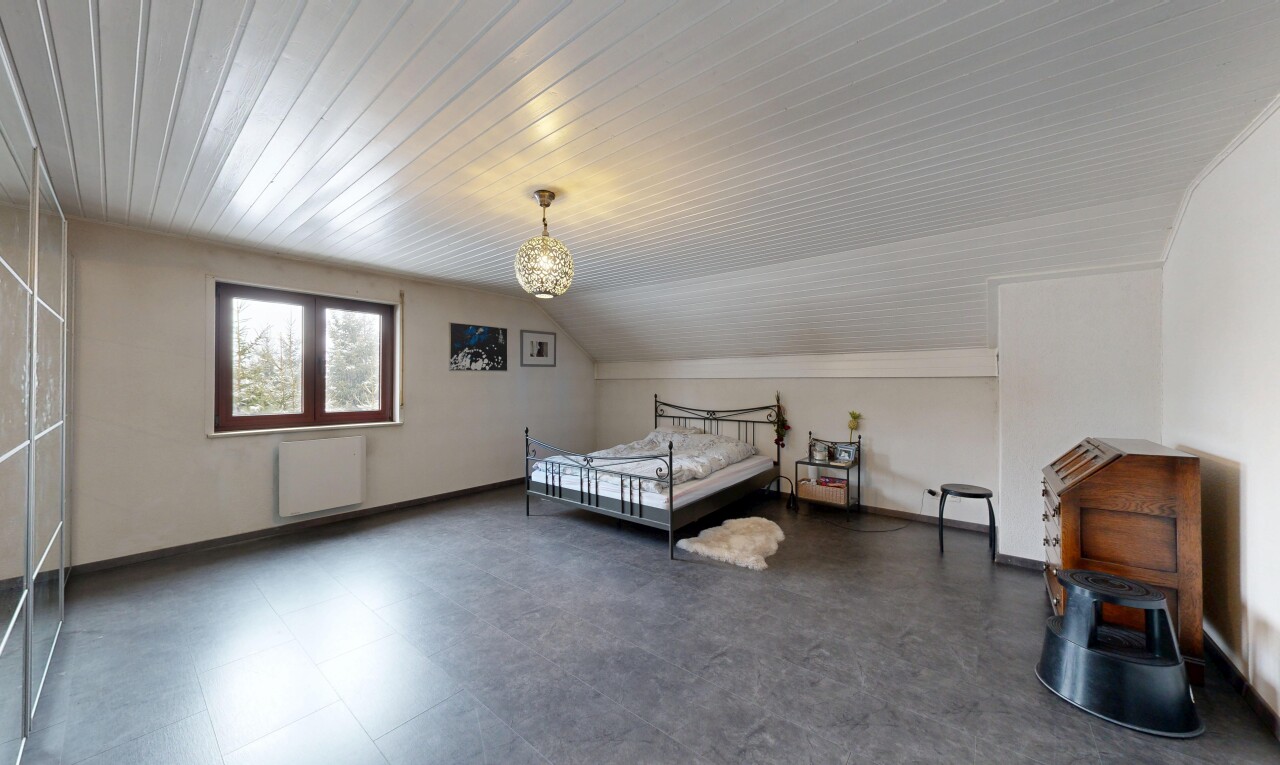 chambre avec pièce supplémentaire, inside property, radiateur, natural light, et lumière naturelle