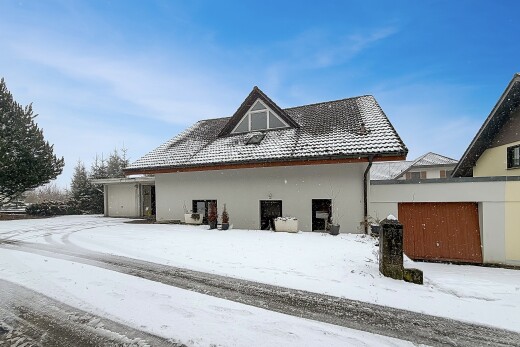 façade avec property visible, day time, et bardage en stuc