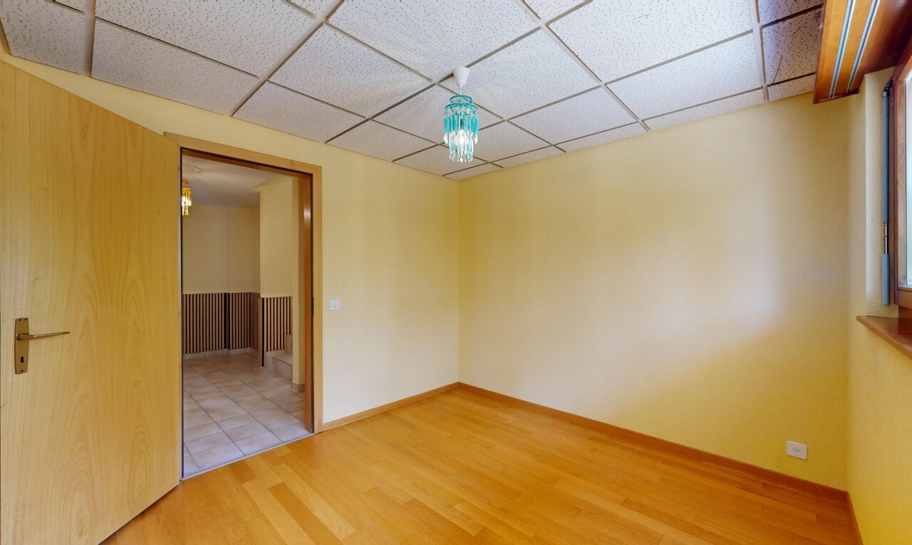 pièce vide avec drywall, cloison sèche, inside property, drop ceiling, et plafond suspendu