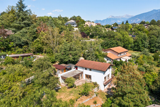 außenansicht mit property visible, day time, woods view, waldblick, und mountain view