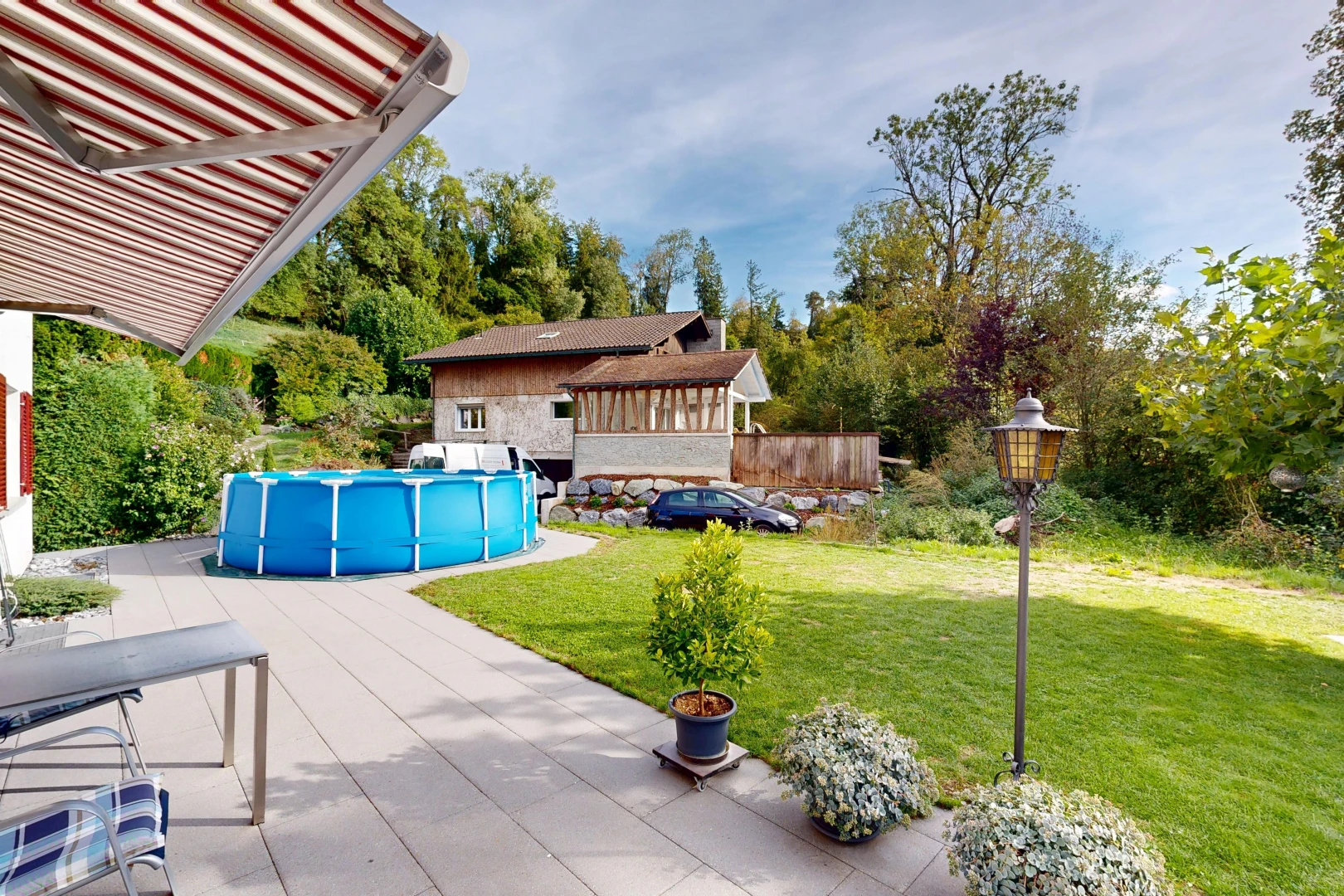 terrasse mit rasen, markise, schwimmbad, from property, und terrasse