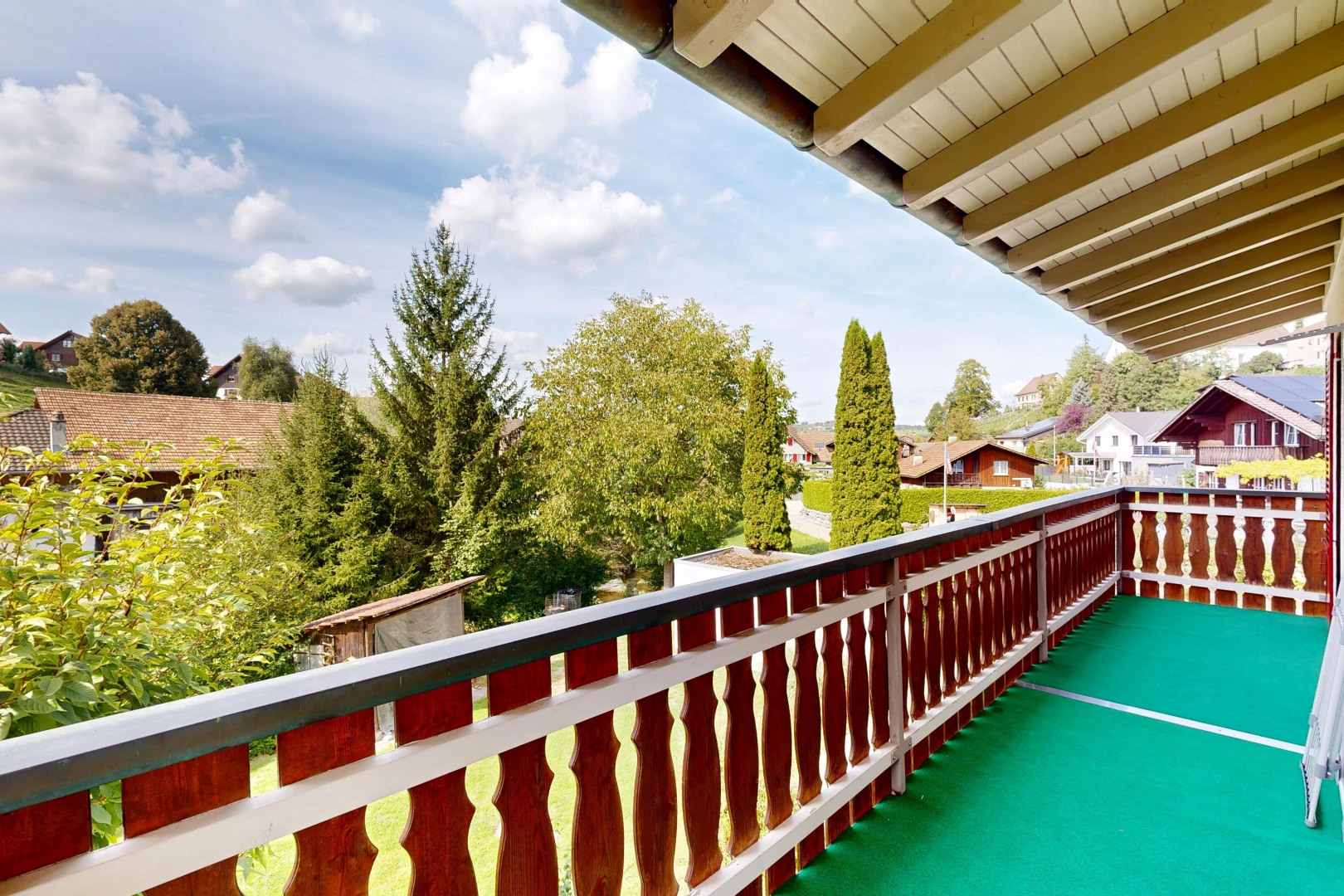 balkon mit balkon, from property, und day time