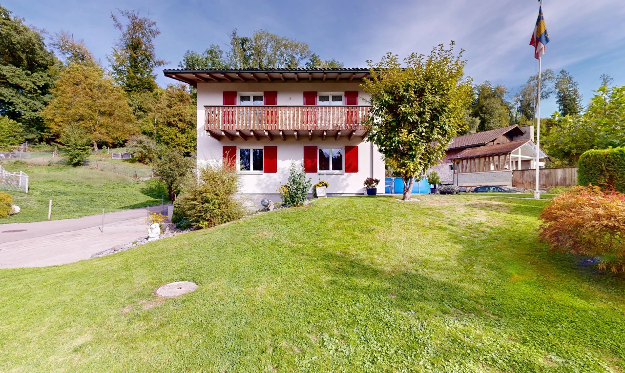 außenansicht mit rasen, property visible, balkon, from property, und stuckverkleidung