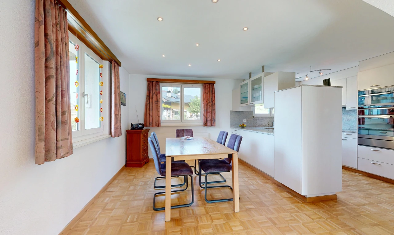 esszimmer mit deckenbeleuchtung, natürliches licht, light floor, gipskartonwand, und drywall