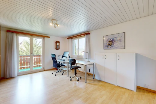 büro mit außenzugang, drywall, gipskartonwand, light floor, und wood ceiling
