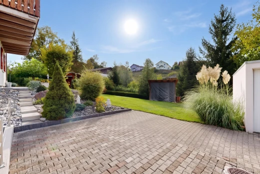 garten mit day time, rasen, und from property