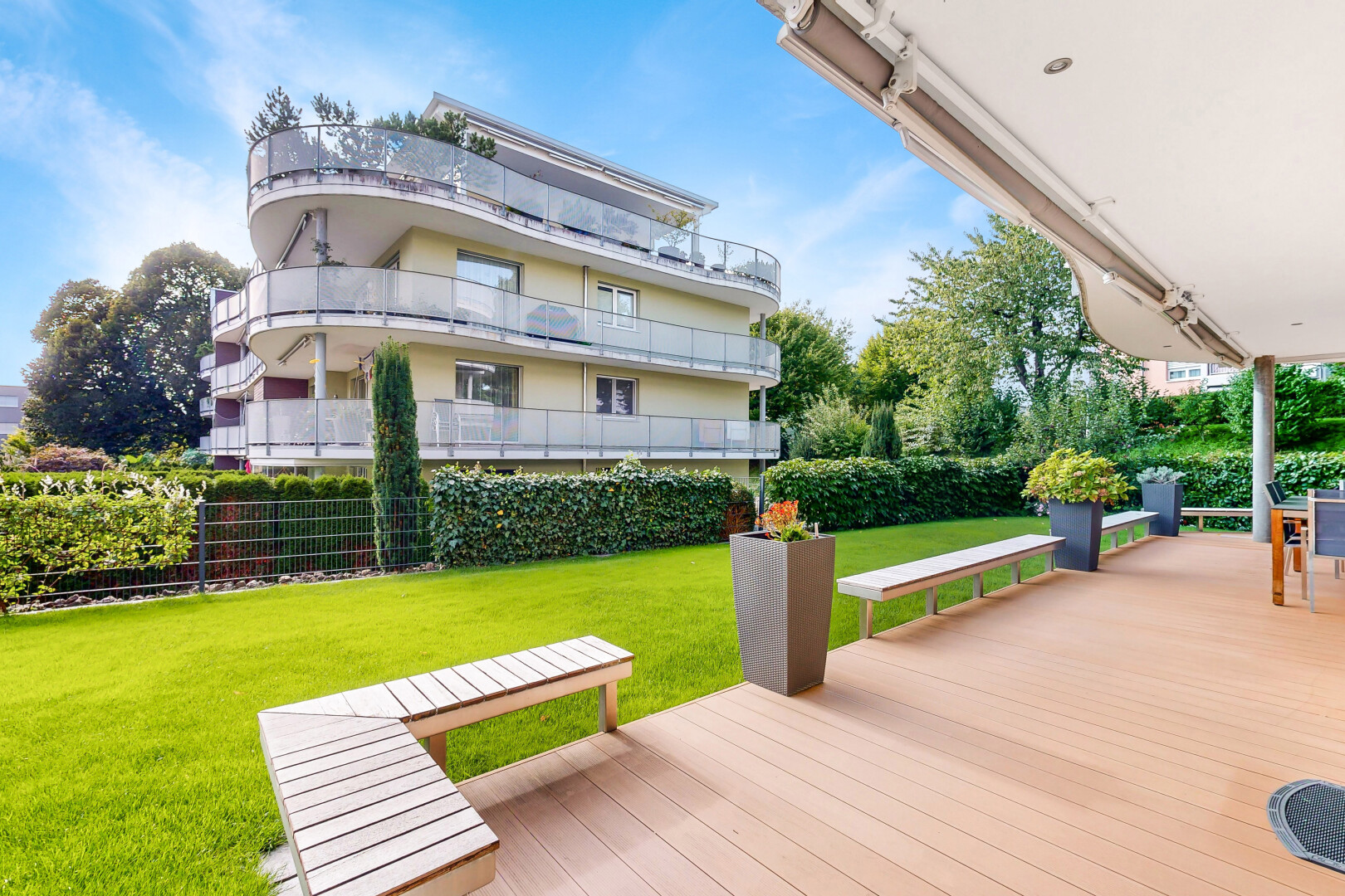 außenansicht mit day time