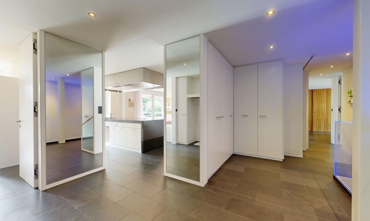 halle / korridor mit inside property, natürliches licht, natural light, gipskartonwand, und drywall