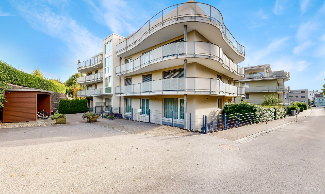 außenansicht mit day time und zaun