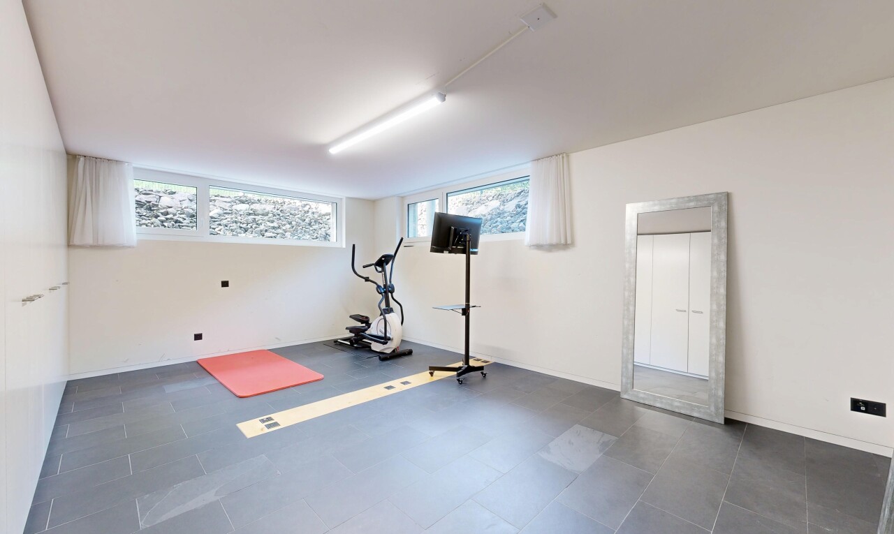 fitnessstudio mit natürliches licht, natural light, gipskartonwand, drywall, und inside property