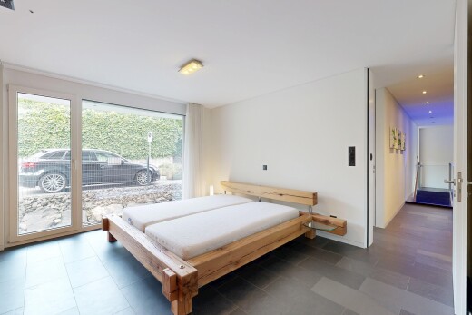zimmer / schlafzimmer mit inside property, gipskartonwand, drywall, natürliches licht, und natural light