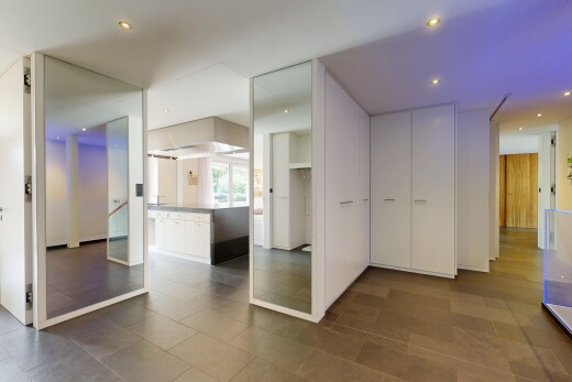 halle / korridor mit inside property, natürliches licht, natural light, gipskartonwand, und drywall