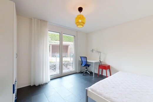 zimmer / schlafzimmer mit natürliches licht, natural light, gipskartonwand, drywall, und inside property