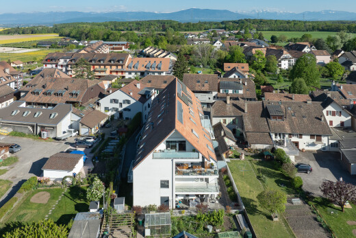 façade avec day time, aerial view, vue résidentielle, residential view, et vue sur la montagne