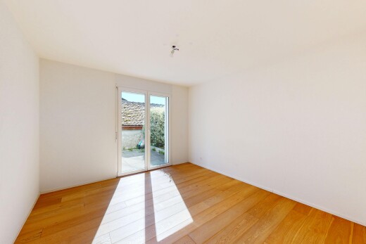 pièce vide avec lumière naturelle, natural light, cloison sèche, drywall, et inside property