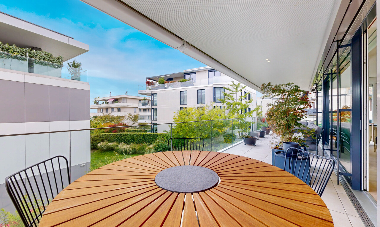 balcon avec day time, from property, et terrasse