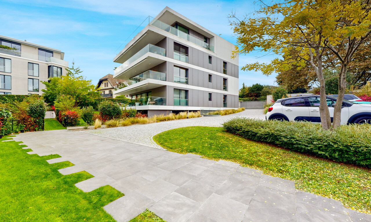 extérieur du bâtiment avec property visible et day time